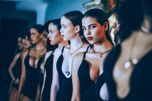 Conversion de van : Faut-il se lancer soi-même ou engager un pro ?